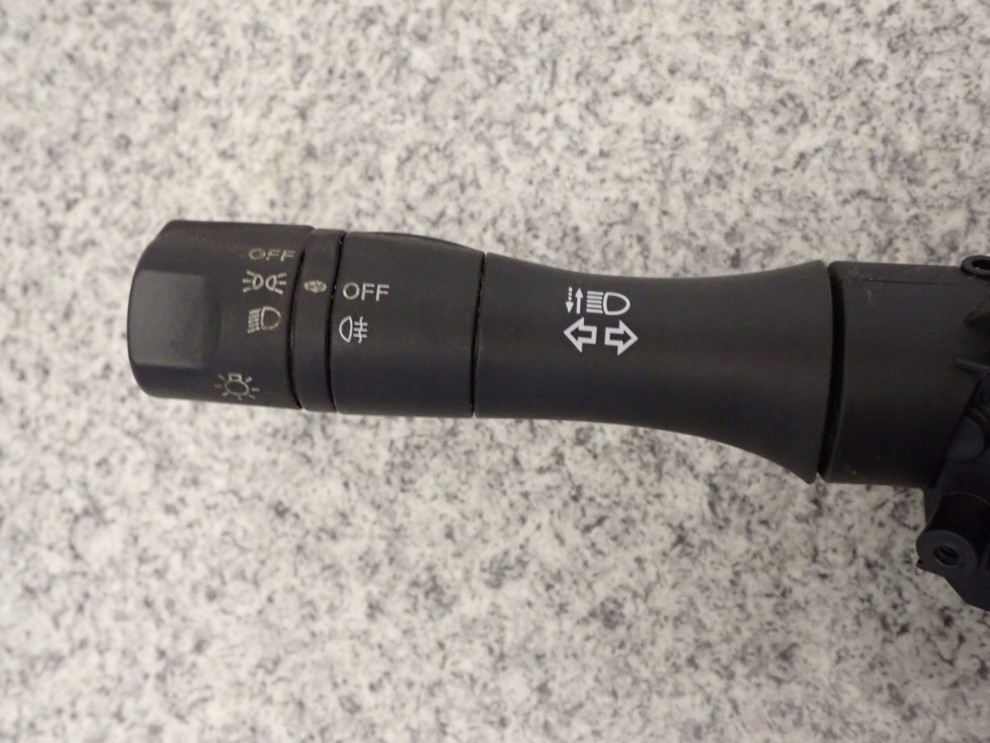 NISSAN MICRA K13 10- PRZEŁĄCZNIK POD KIEROWNICĘ 5/8