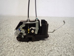 HYUNDAI i10 07-13 ZAMEK DRZWI TYLNY PRAWY 4/4 MINIATURA