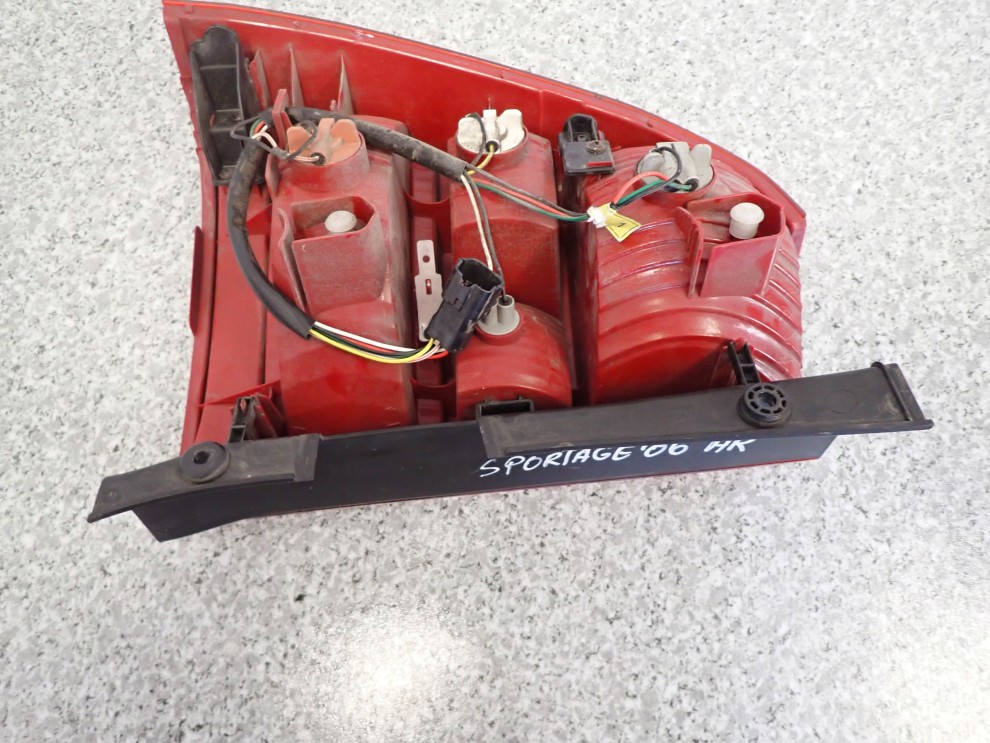 KIA SPORTAGE II 04-08 LAMPA TYLNA LEWA EUROPA 7/8