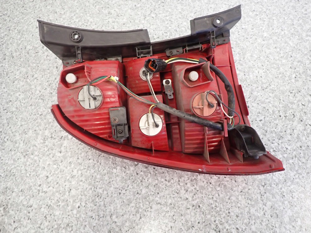 KIA SPORTAGE II 04-08 LAMPA TYLNA LEWA EUROPA 8/8