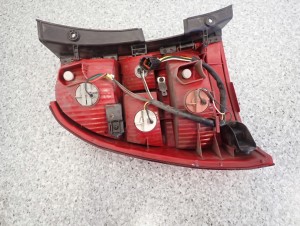 KIA SPORTAGE II 04-08 LAMPA TYLNA LEWA EUROPA 8/8 MINIATURA