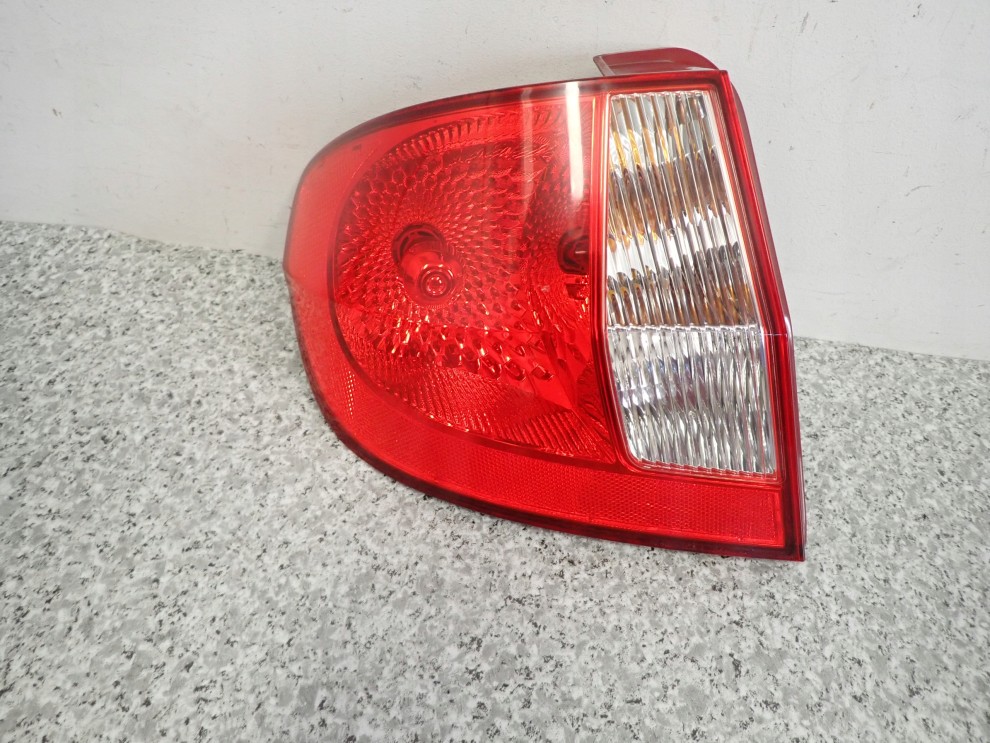 HYUNDAI GETZ 06-10 LAMPA TYLNA LEWA 3/7