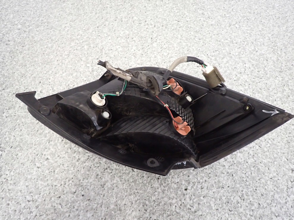 KIA RIO 06-10 LAMPA TYLNA PRAWA 9/11