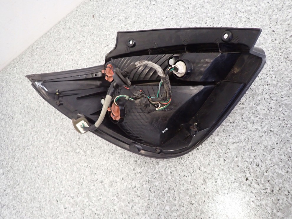 KIA RIO 06-10 LAMPA TYLNA PRAWA 10/11