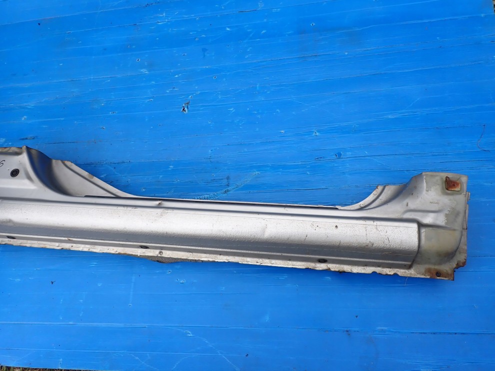 NISSAN ALMERA N16 00-06 PRÓG PRAWY 4/12