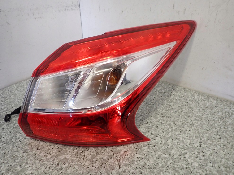 NISSAN PULSAR 14-18 LAMPA TYLNA PRAWA BEZ USZKODZEŃ 3/6