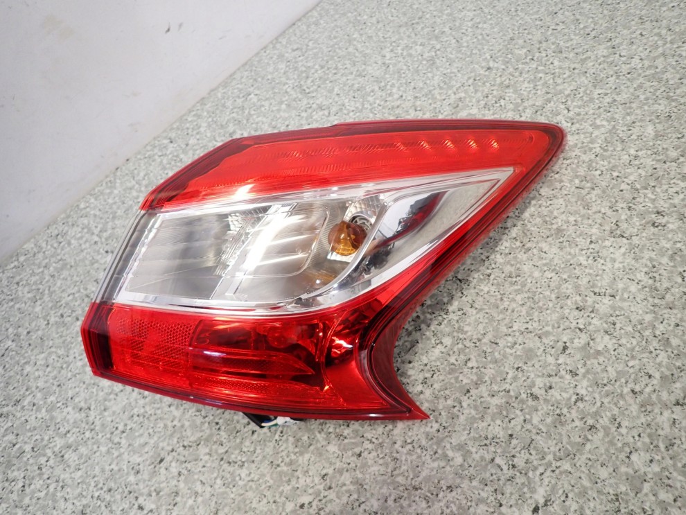 NISSAN PULSAR 14-18 LAMPA TYLNA PRAWA BEZ USZKODZEŃ 6/6