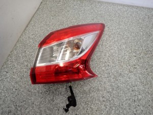 NISSAN PULSAR 14-18 LAMPA TYLNA PRAWA BEZ USZKODZEŃ