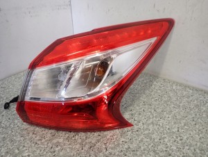 NISSAN PULSAR 14-18 LAMPA TYLNA PRAWA BEZ USZKODZEŃ 3/6 MINIATURA