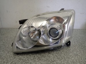 TOYOTA AVENSIS T25 03-05 REFLEKTOR LAMPA PRZEDNIA LEWA