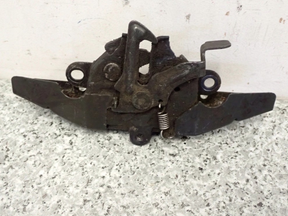 TOYOTA COROLLA E12 ZAMEK MASKI POKRYWY SILNIKA 6/6