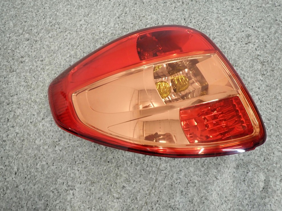 SUZUKI SX4 FIAT SEDICI 06-13 LAMPA TYLNA LEWA 3/7