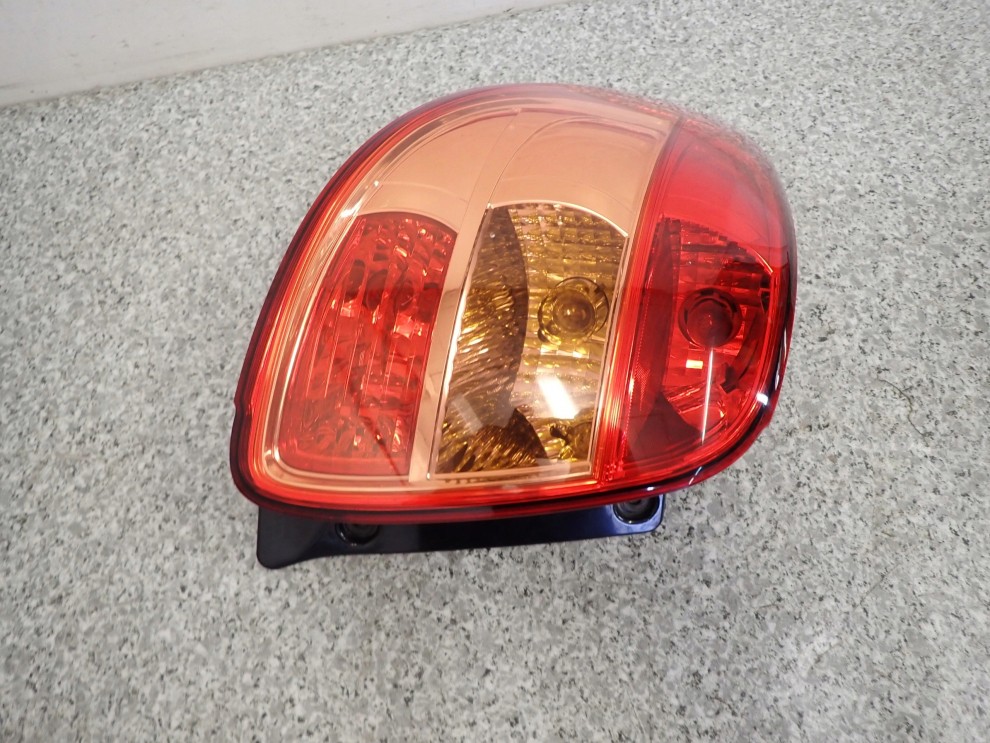 SUZUKI SX4 FIAT SEDICI 06-13 LAMPA TYLNA LEWA 5/7