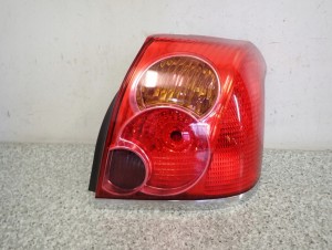 TOYOTA AVENSIS T25 5d LIFTBACK 03-05 LAMPA TYLNA PRAWA