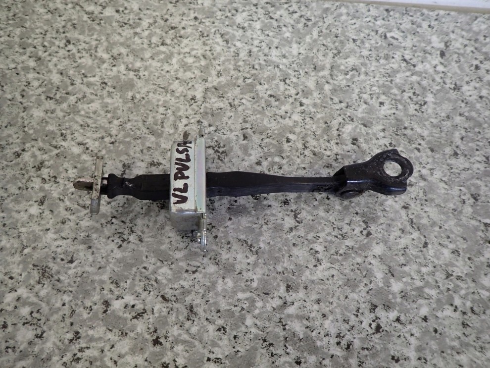 NISSAN PULSAR 14-18 OGRANICZNIK DRZWI PRZEDNICH LEWYCH 1/3