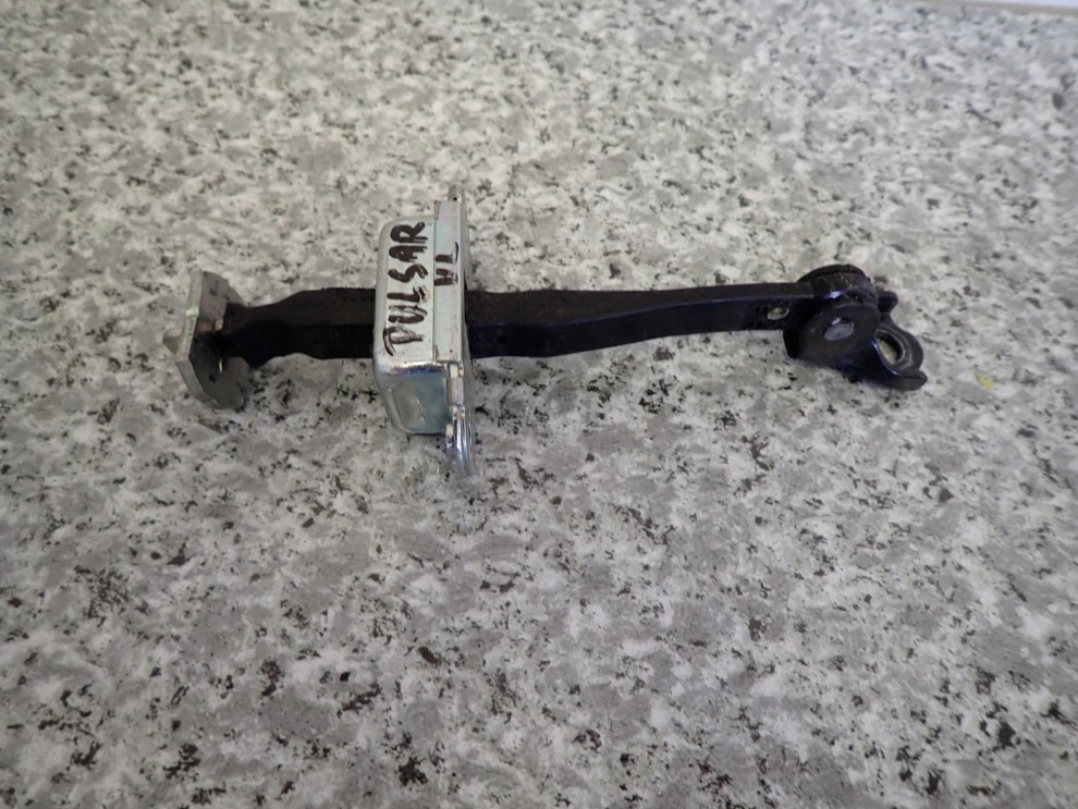 NISSAN PULSAR 14-18 OGRANICZNIK DRZWI PRZEDNICH LEWYCH 3/3