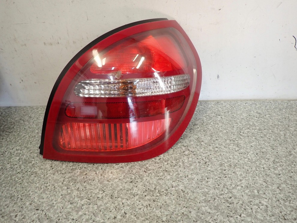 NISSAN ALMERA N16 HB 00-03 LAMPA TYLNA PRAWA TYŁ USZKODZONA 4/6