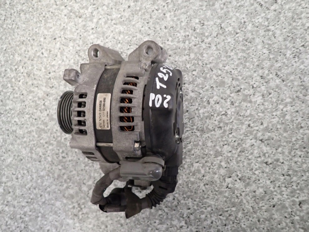 TOYOTA AVENSIS T25 2.0 D4D ALTERNATOR 1/4