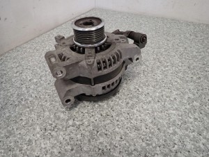 TOYOTA AVENSIS T25 2.0 D4D ALTERNATOR 3/4 MINIATURA