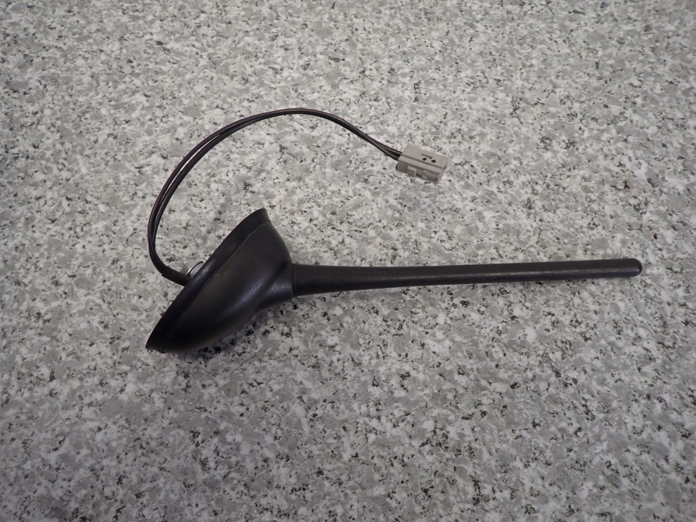 SUZUKI SWIFT 05-09 ANTENA DACHOWA PODSTAWA BAT 1/4