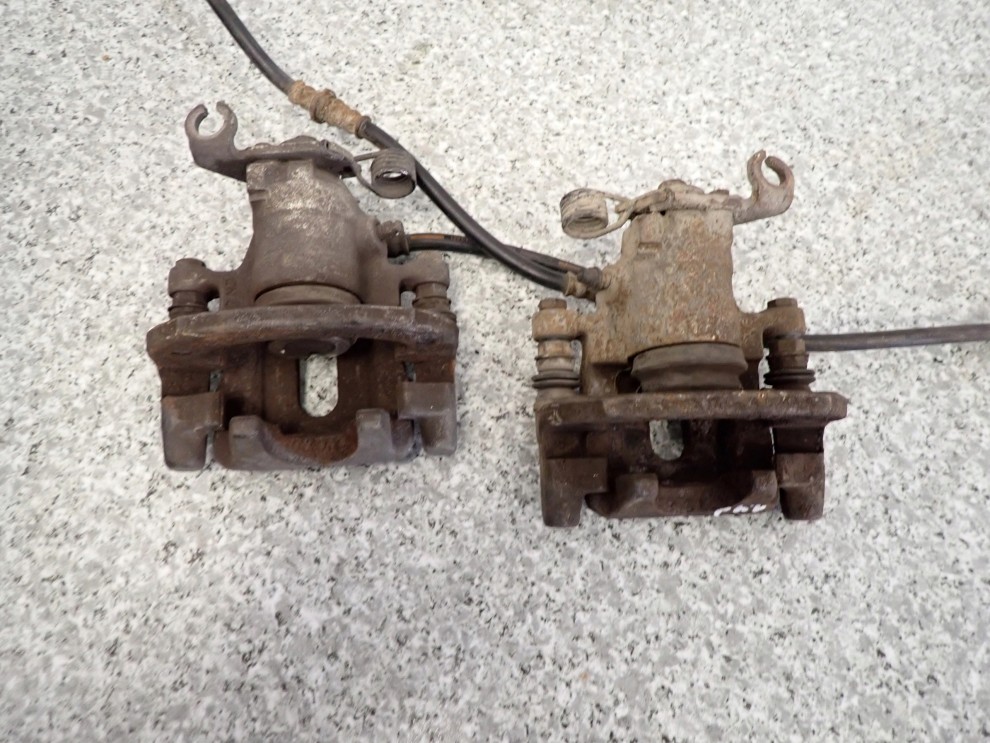 MITSUBISHI SPACE STAR99-05 CARISMA 96-03 ZACISK TYLNY LEWY LUB PRAWY 5/6