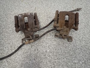 MITSUBISHI SPACE STAR99-05 CARISMA 96-03 ZACISK TYLNY LEWY LUB PRAWY 4/6 MINIATURA