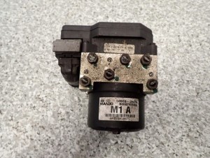 KIA SPORTAGE II 04- 2.0 CRDI POMPA ABS STEROWNIK 58920-2E550 6/8 MINIATURA