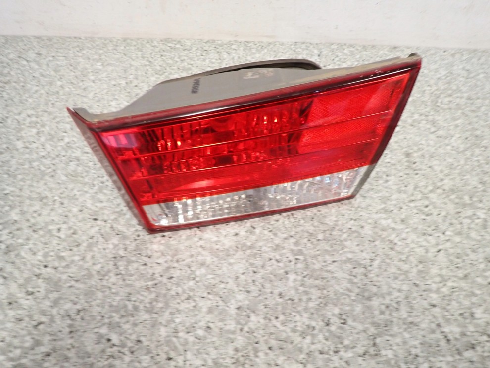 HYUNDAI SONATA 05-09 LAMPA TYLNA PRAWA W KLAPE 3/8