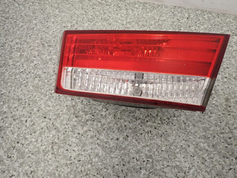 HYUNDAI SONATA 05-09 LAMPA TYLNA PRAWA W KLAPE 4/8