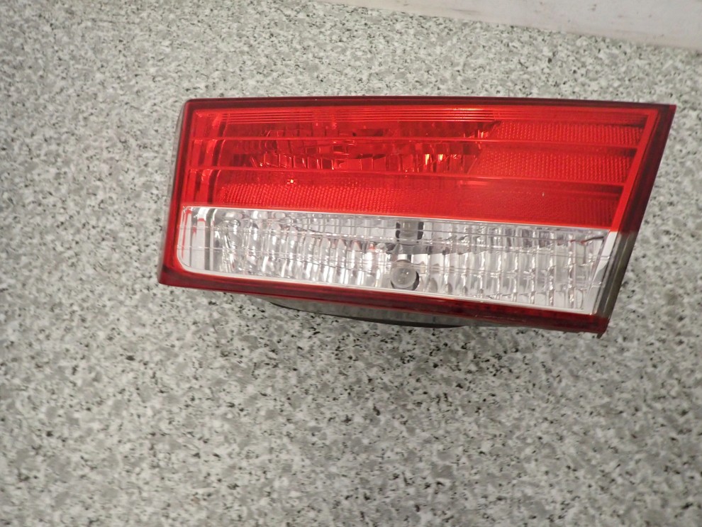 HYUNDAI SONATA 05-09 LAMPA TYLNA PRAWA W KLAPE 5/8