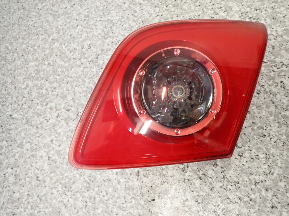 MAZDA 3 BK HB 03-05 LAMPA TYLNA PRAWA WEWNĘTRZNA 2/8