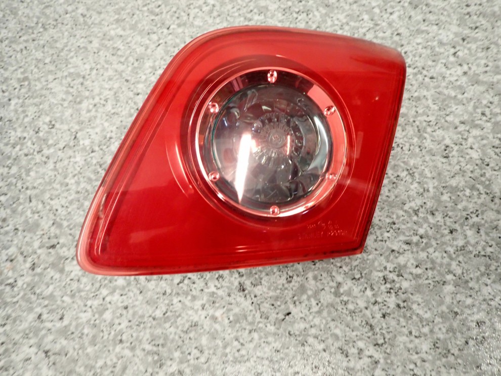 MAZDA 3 BK HB 03-05 LAMPA TYLNA PRAWA WEWNĘTRZNA 5/8