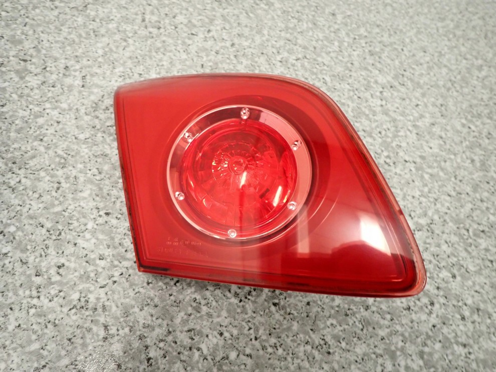 MAZDA 3 BK HB 03-05 LAMPA TYLNA LEWA WEWNĘTRZNA 2/6