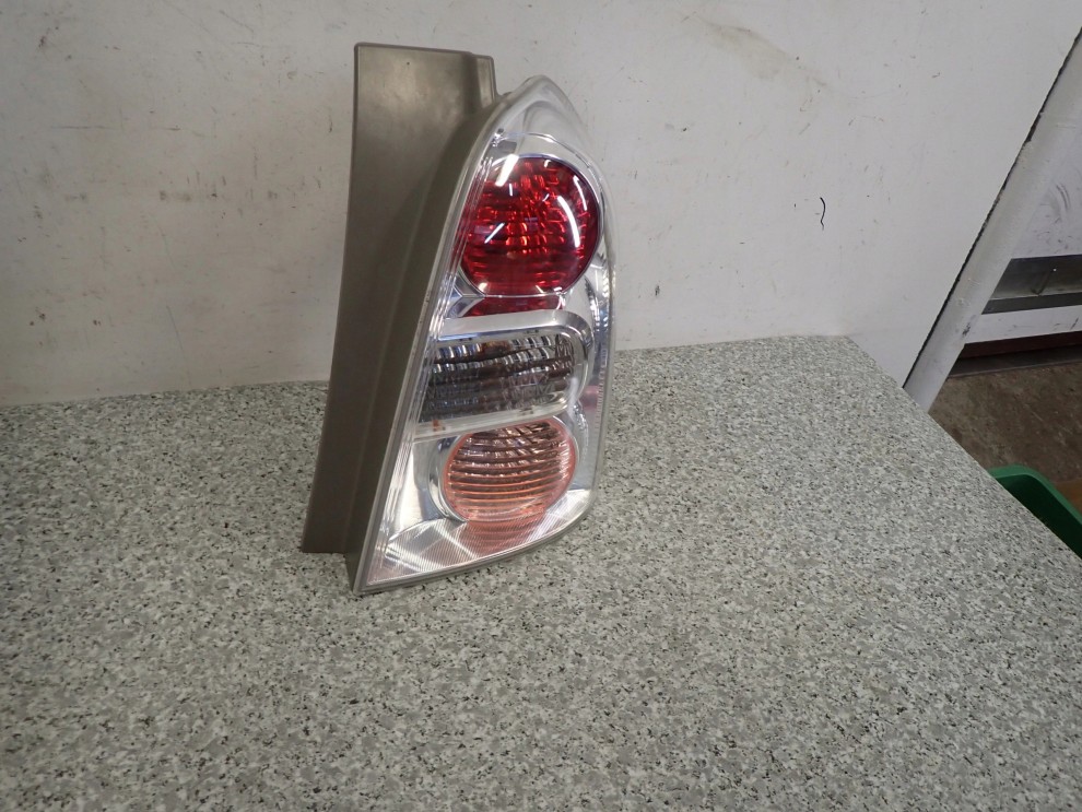 TOYOTA COROLLA VERSO 07- LAMPA TYLNA PRAWA LIFT 2/11