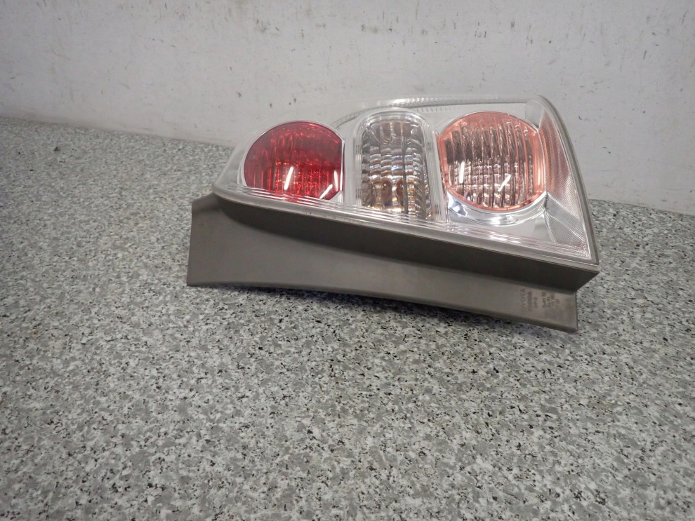 TOYOTA COROLLA VERSO 07- LAMPA TYLNA PRAWA LIFT 7/11