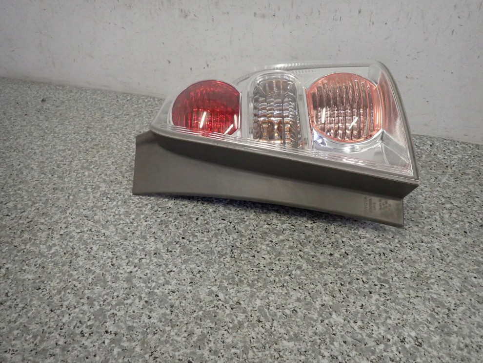 TOYOTA COROLLA VERSO 07- LAMPA TYLNA PRAWA LIFT 8/11