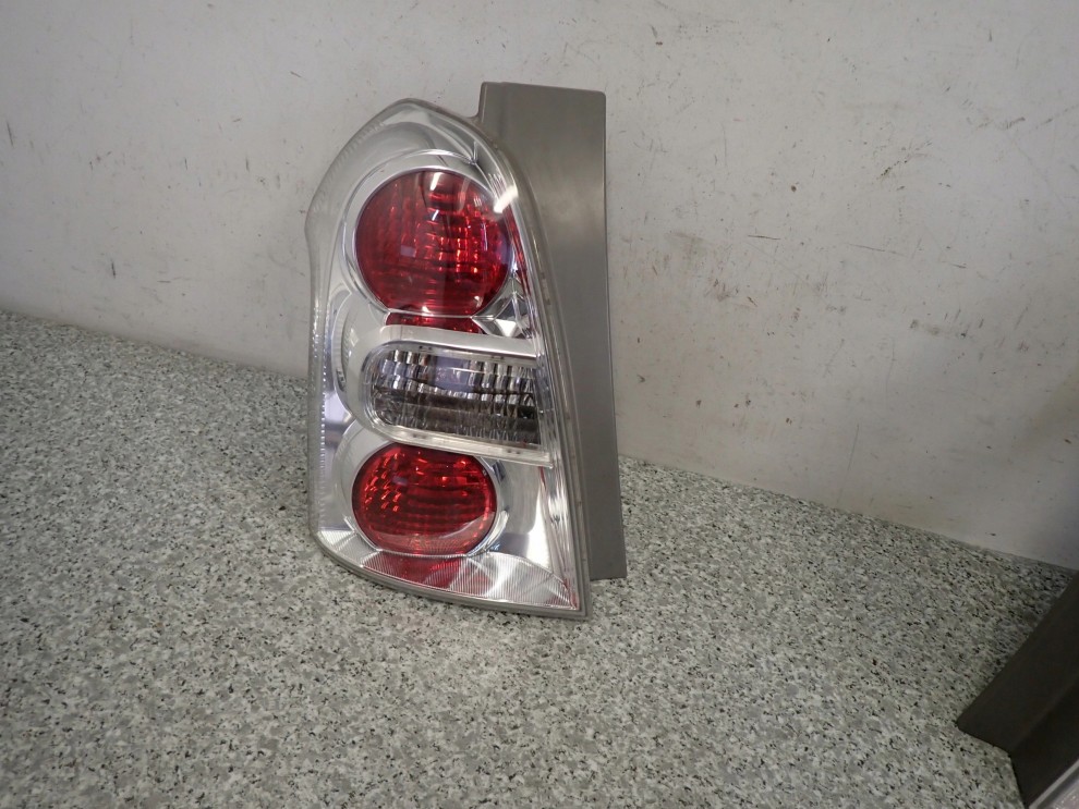 TOYOTA COROLLA VERSO 07- LAMPA TYLNA LEWA LIFT 2/12