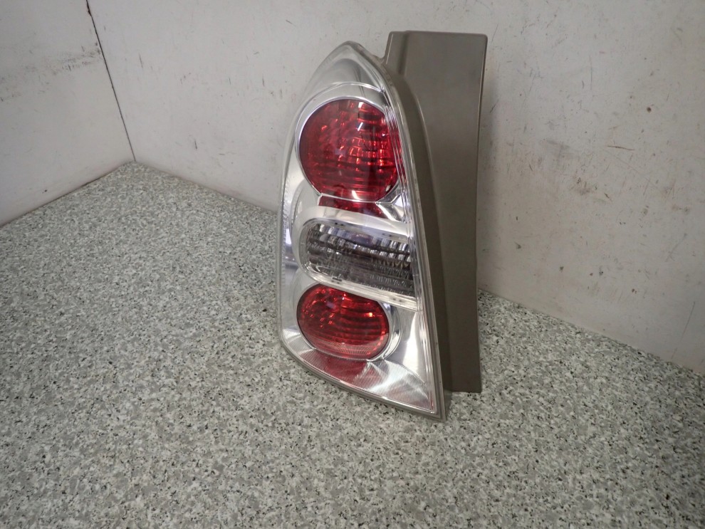 TOYOTA COROLLA VERSO 07- LAMPA TYLNA LEWA LIFT 3/12