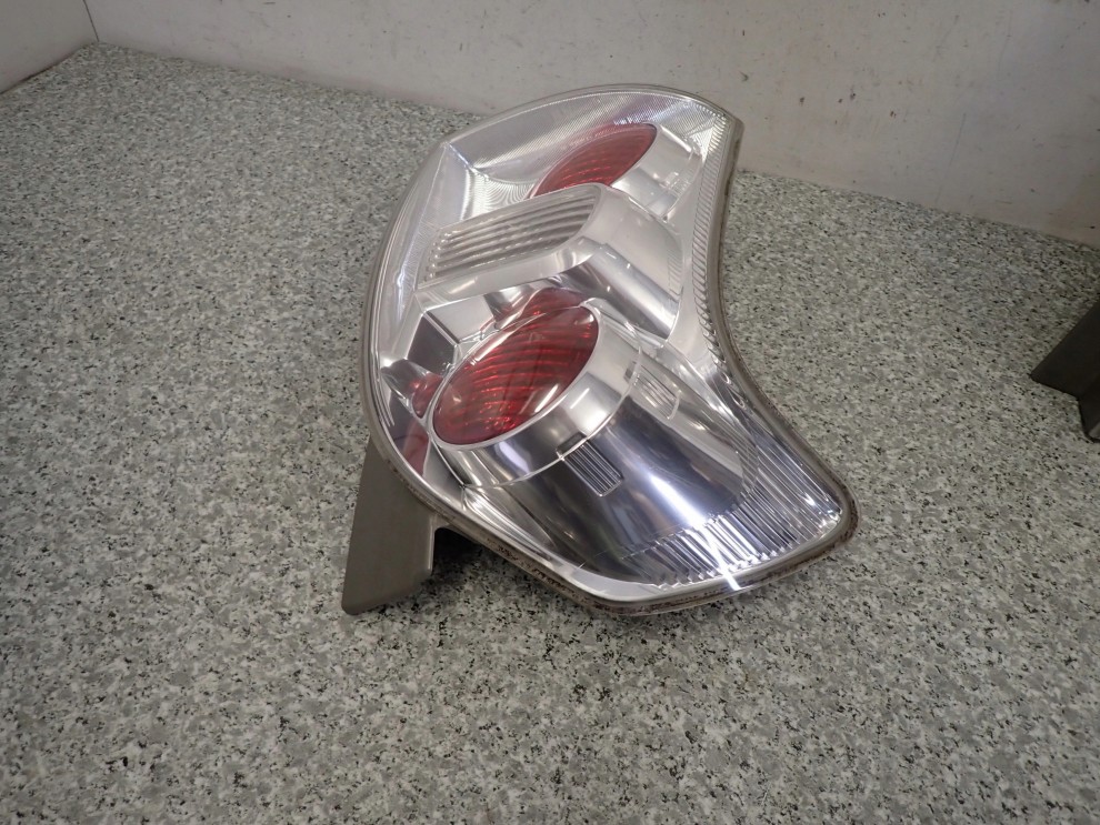 TOYOTA COROLLA VERSO 07- LAMPA TYLNA LEWA LIFT 6/12