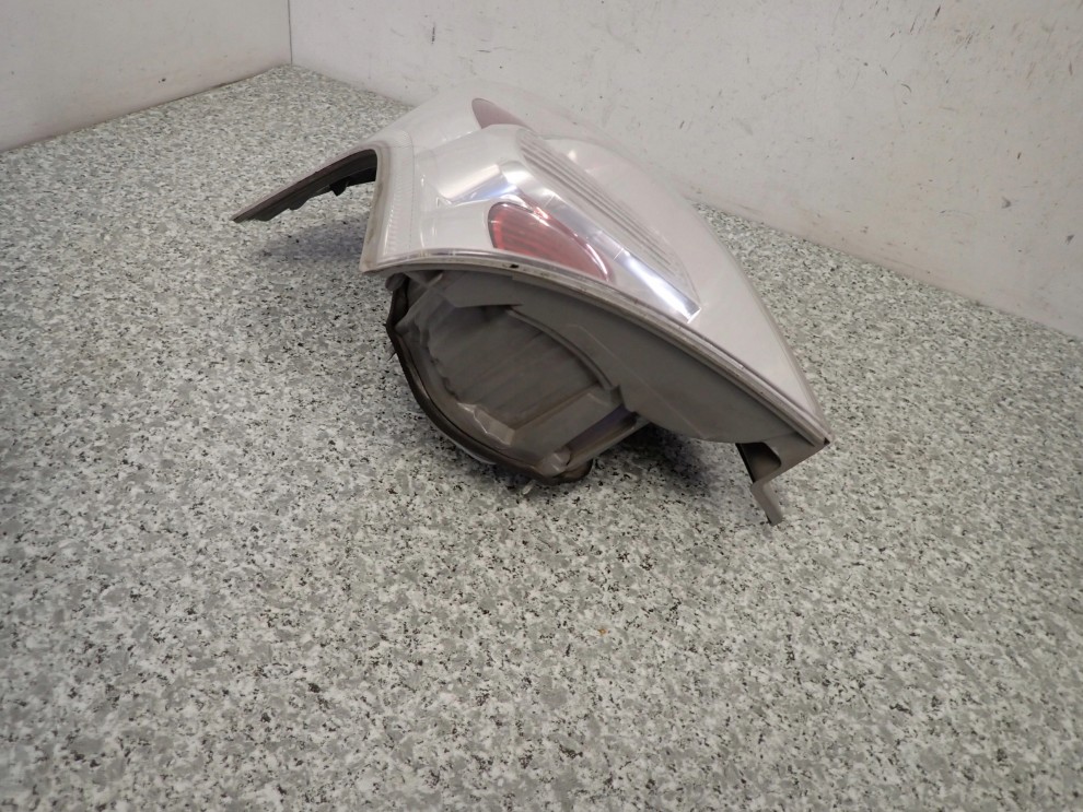 TOYOTA COROLLA VERSO 07- LAMPA TYLNA LEWA LIFT 7/12