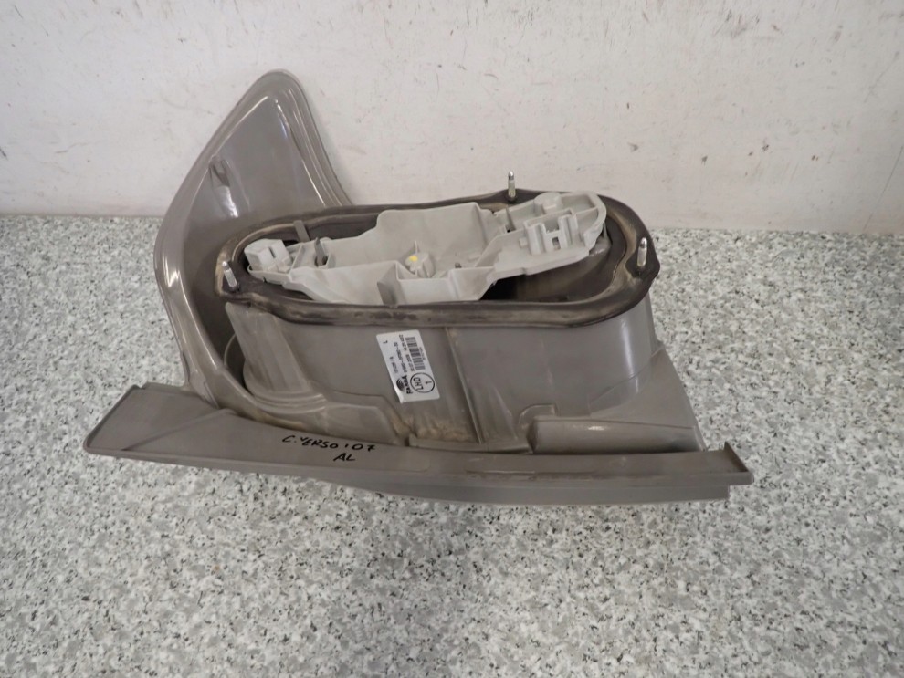 TOYOTA COROLLA VERSO 07- LAMPA TYLNA LEWA LIFT 10/12