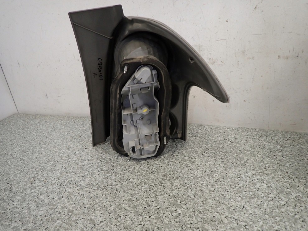 TOYOTA COROLLA VERSO 07- LAMPA TYLNA LEWA LIFT 12/12