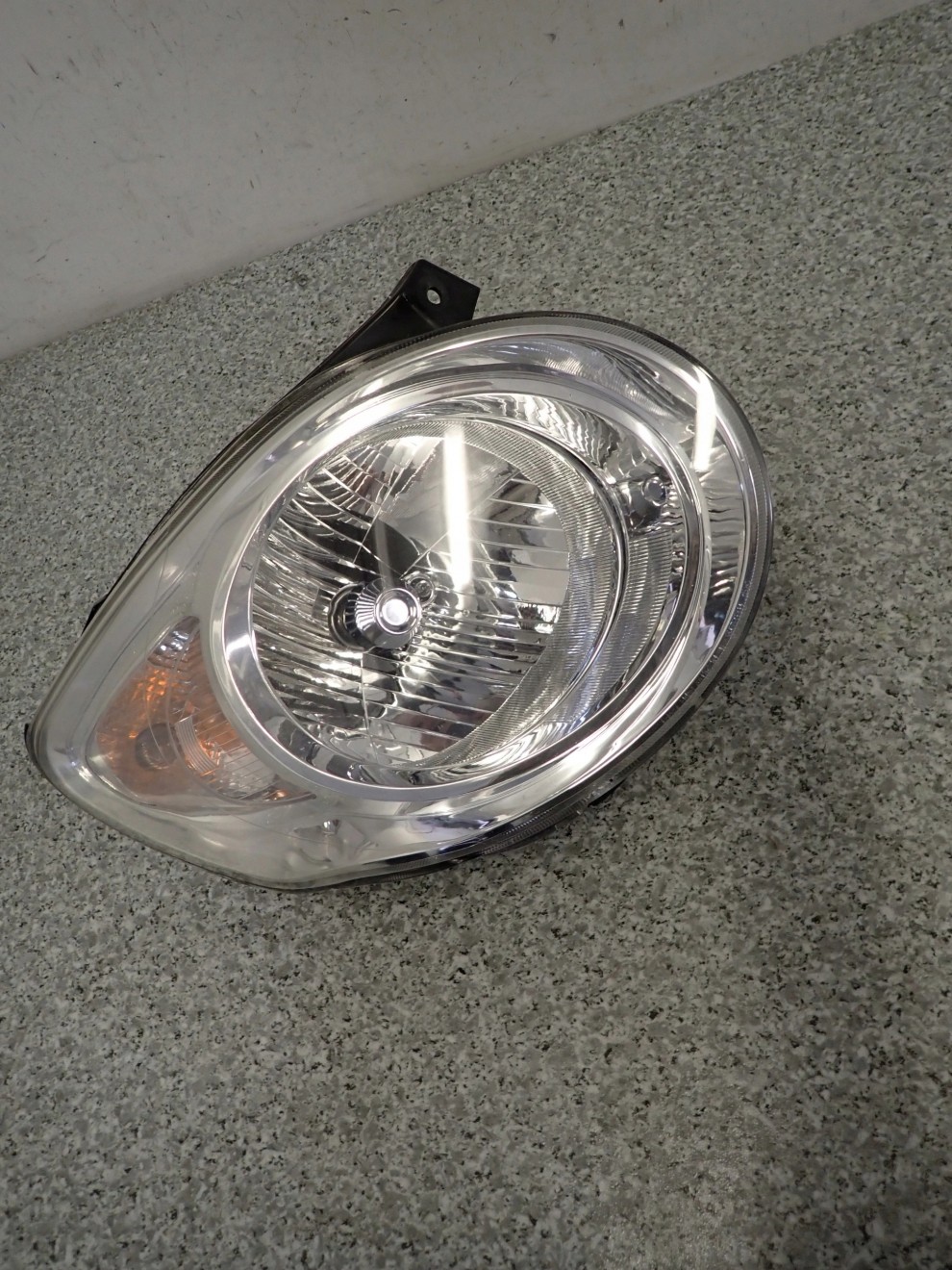 KIA PICANTO 08-10 LAMPA PRZEDNIA PRAWA REFLEKTOR EUROPA 8/11