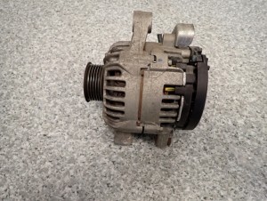 TOYOTA YARIS II 1.3 BENZ 06-09 ALTERNATOR PRZEDLIFT 7/7 MINIATURA