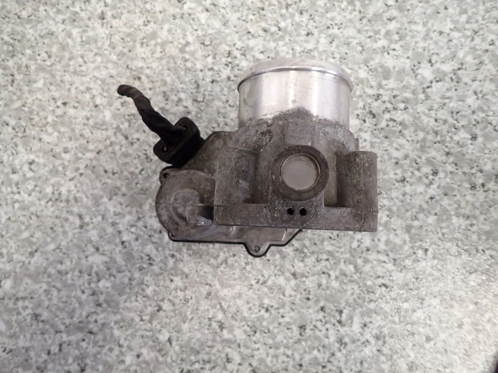 HYUNDAI i30 06-12 1.6 CRDI PRZEPUSTNICA POWIETRZA 3/6