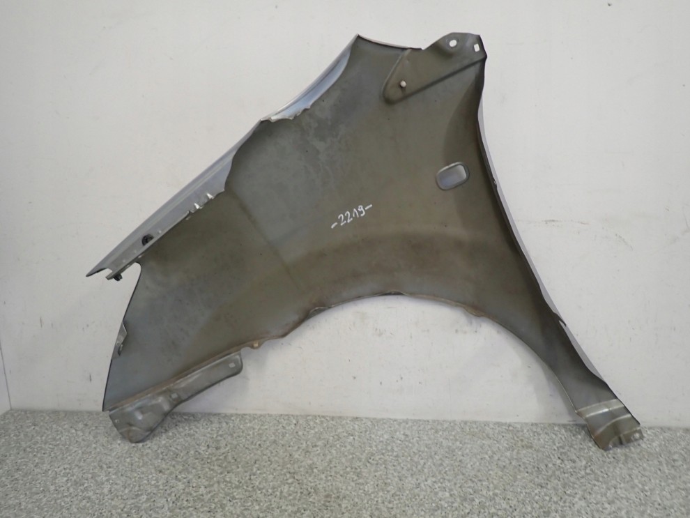 TOYOTA COROLLA VERSO 04-08 BŁOTNIK PRZEDNI PRAWY 1F8 9/9