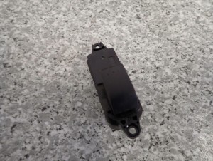 MAZDA 5 CW II 10- PRZEŁĄCZNIK PANEL SZYB PRZEDNI PRAWY 3/5 MINIATURA