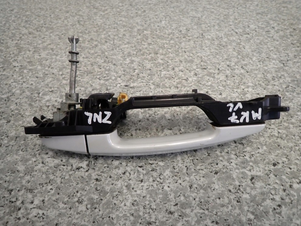 SUZUKI SWIFT 10- MK7 KLAMKA PRZEDNIA LEWA ZNL 6/6