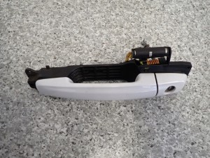 SUZUKI SWIFT 10- MK7 KLAMKA PRZEDNIA LEWA ZNL 2/6 MINIATURA