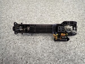 SUZUKI SWIFT 10- MK7 KLAMKA PRZEDNIA LEWA ZNL 5/6 MINIATURA